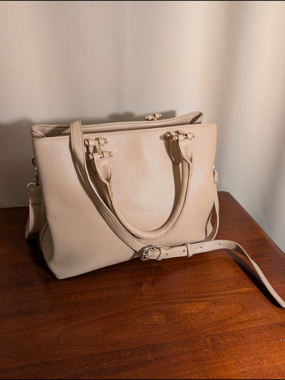 Classic Pebbled pleather purse in Beige